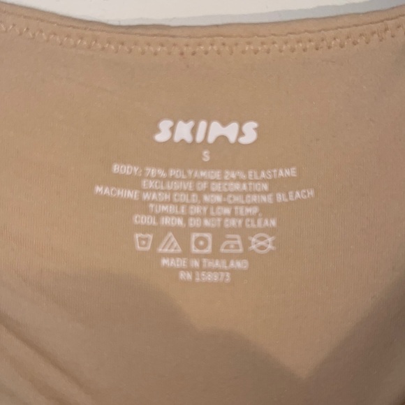 SKIMS Fits Everybody High Neck Bodysuit! - Picture 4 of 4